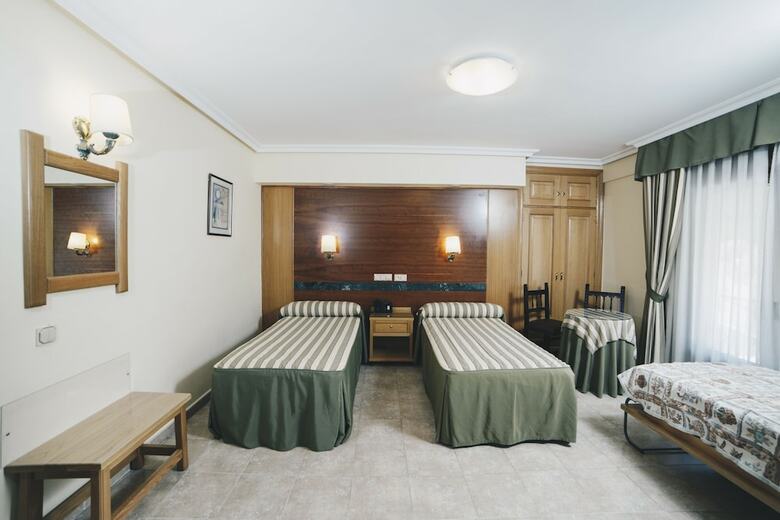 Hostal Gavilanes II