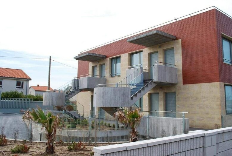 Apartamentos Playa De Portio
