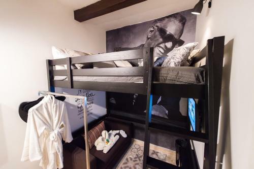 Hostal Backstage Boutique Townhouse