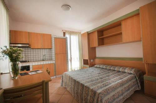 Hotel Sairon Village