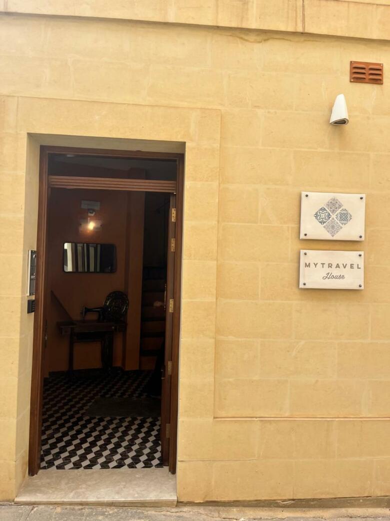 Hostal My Travel House