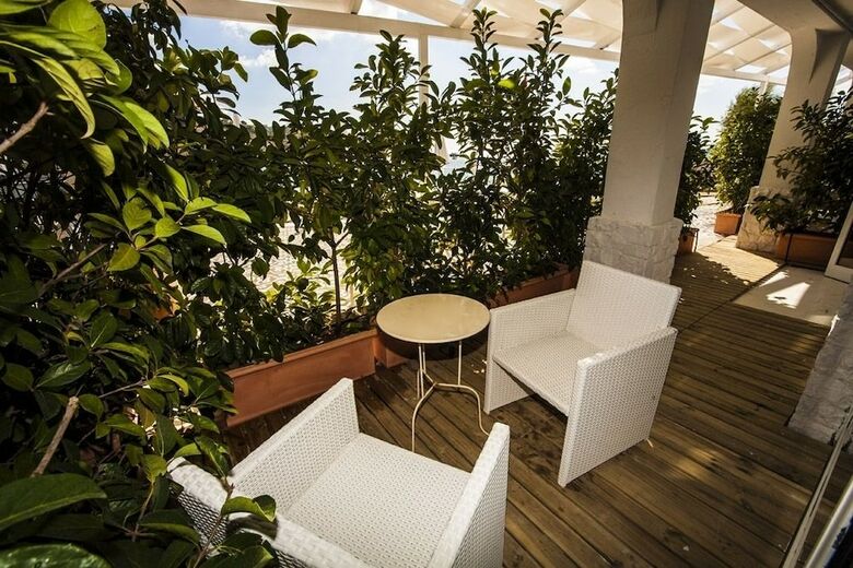 La Roccia Hotel