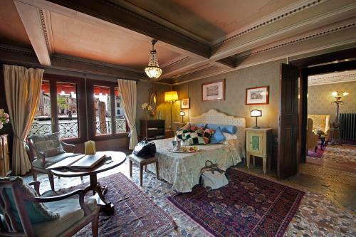 Hostal Palazzetto Pisani Grand Canal