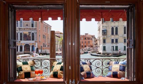 Hostal Palazzetto Pisani Grand Canal