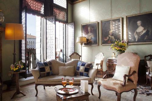 Hostal Palazzetto Pisani Grand Canal