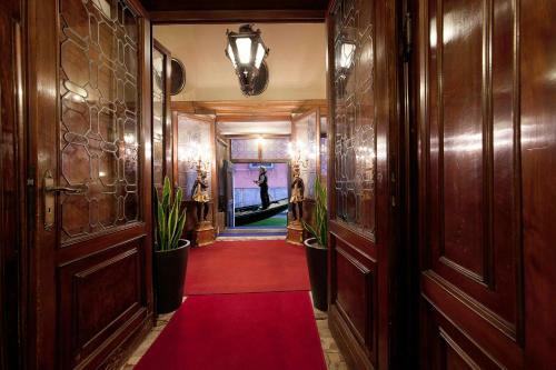 Hostal Palazzetto Pisani Grand Canal