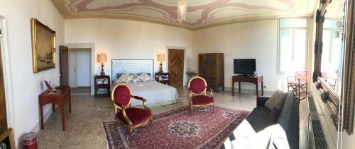 Hostal Palazzetto Pisani Grand Canal