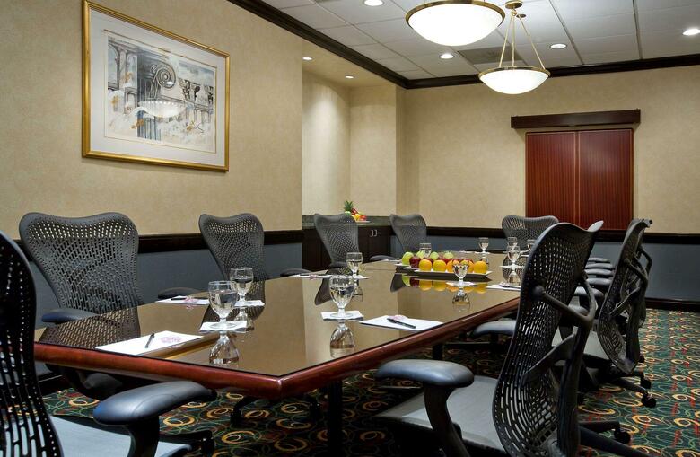 Hotel Doubletree Guests Suites & Conference Center