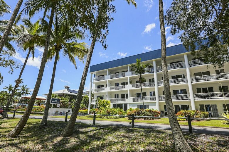 Hotel Agincourt Beachfront Apartments