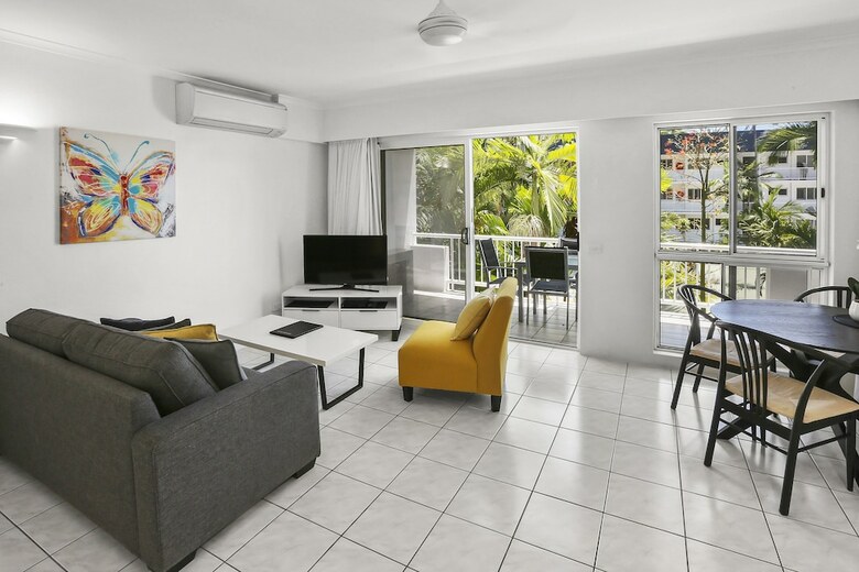 Hotel Agincourt Beachfront Apartments