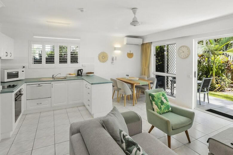 Hotel Agincourt Beachfront Apartments