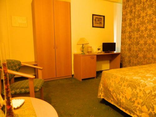 Hotel Ascot Lodging
