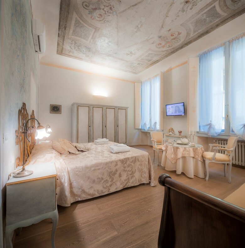 Hostal Novella House