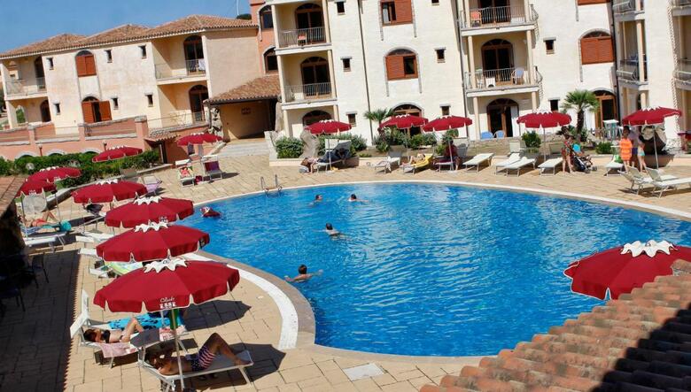 Hotel Club Esse Posada Beach Resort