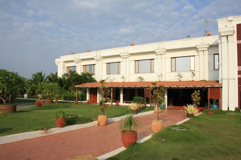 Hotel Chariot Beach Resort