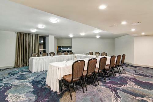 Hotel Holiday Inn Oakville Centre
