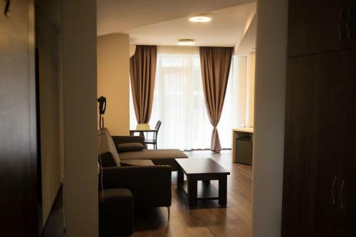 All Seasons Hotel On Freedom Square