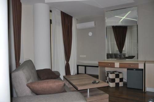 All Seasons Hotel On Freedom Square