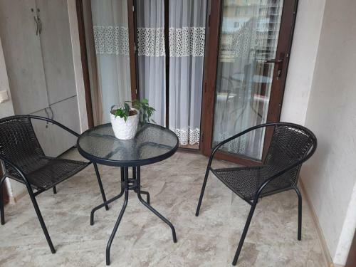 Mindia's Apartment