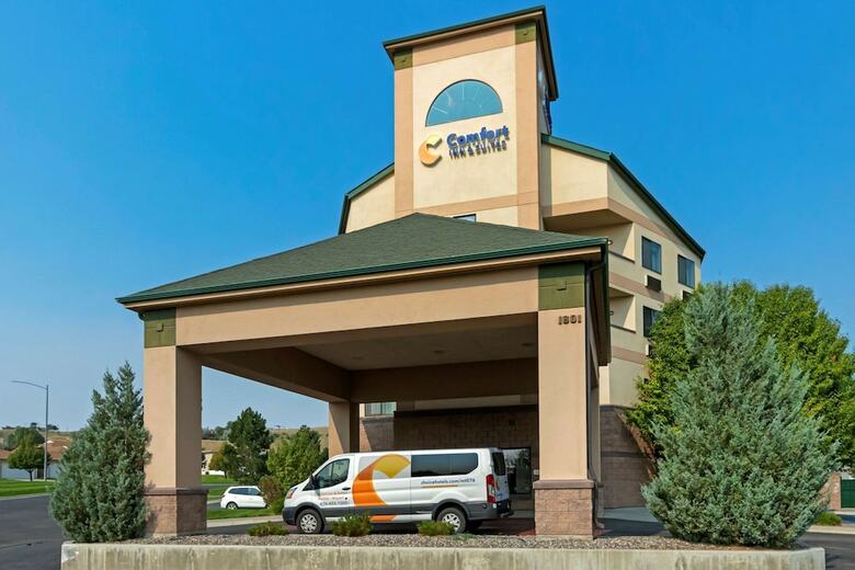 Holiday Inn Express Hotel & Suites