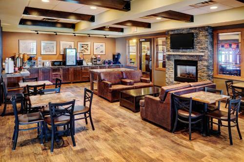 Hotel Lakeview Inns & Suites - Fort Saskatchewan