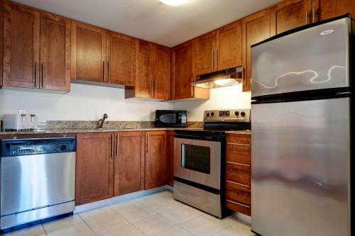 Palais-des-congr�s Furnished Apartments
