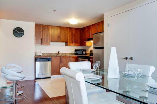Palais-des-congr�s Furnished Apartments