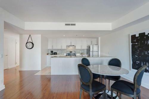 Palais-des-congr�s Furnished Apartments