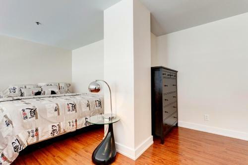 Palais-des-congr�s Furnished Apartments