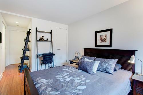 Palais-des-congr�s Furnished Apartments