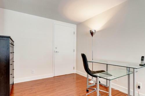 Palais-des-congr�s Furnished Apartments