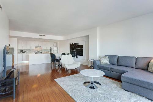 Palais-des-congr�s Furnished Apartments