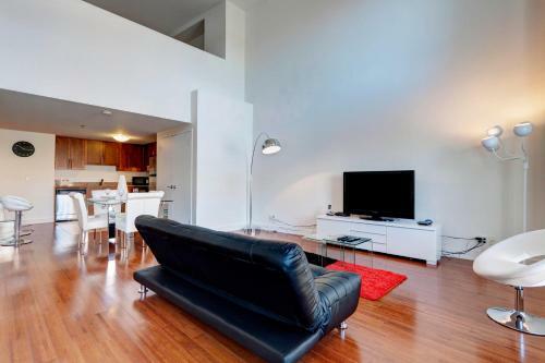 Palais-des-congr�s Furnished Apartments