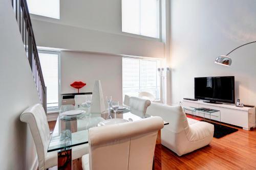 Palais-des-congr�s Furnished Apartments