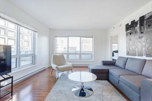 Palais-des-congr�s Furnished Apartments