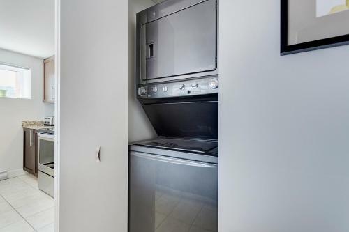 Palais-des-congr�s Furnished Apartments