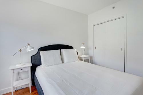 Palais-des-congr�s Furnished Apartments