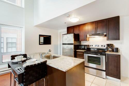 Palais-des-congr�s Furnished Apartments
