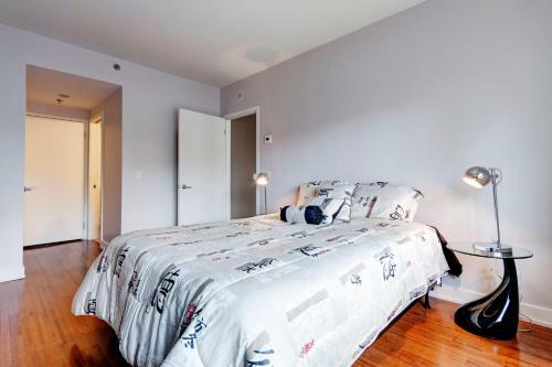 Palais-des-congr�s Furnished Apartments