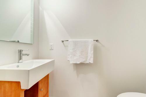 Palais-des-congr�s Furnished Apartments
