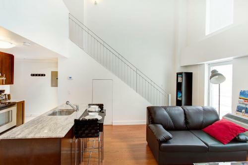 Palais-des-congr�s Furnished Apartments