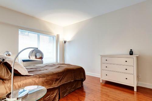 Palais-des-congr�s Furnished Apartments
