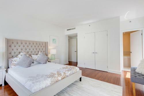 Palais-des-congr�s Furnished Apartments