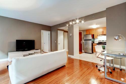 Palais-des-congr�s Furnished Apartments