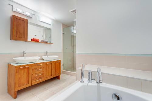 Palais-des-congr�s Furnished Apartments