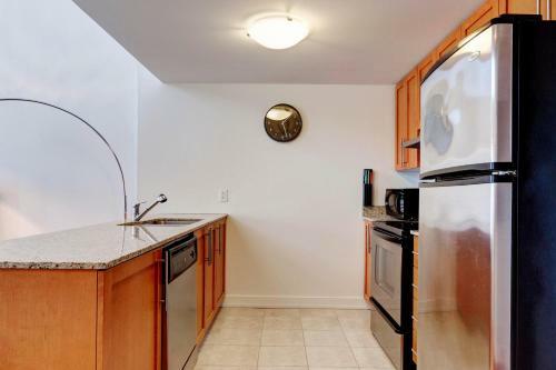 Palais-des-congr�s Furnished Apartments