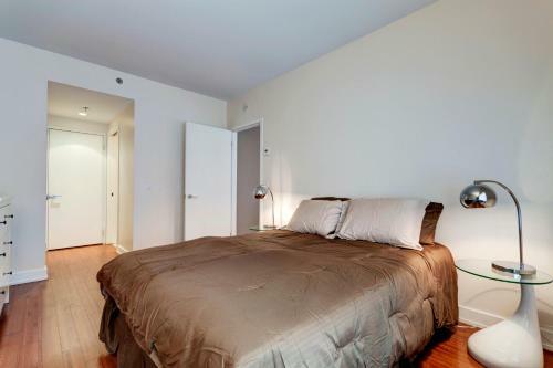 Palais-des-congr�s Furnished Apartments