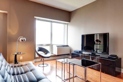 Palais-des-congr�s Furnished Apartments