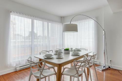 Palais-des-congr�s Furnished Apartments