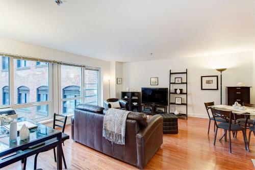 Palais-des-congr�s Furnished Apartments